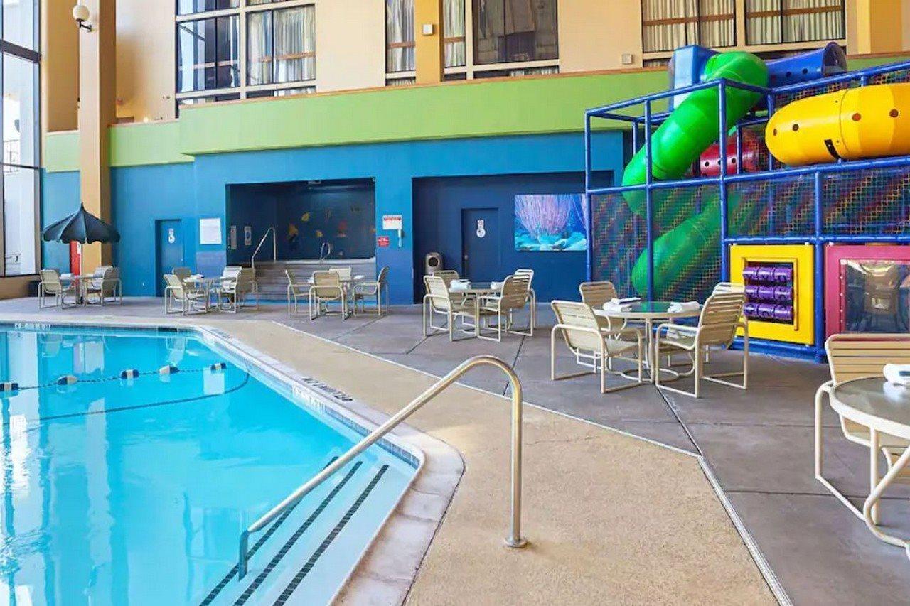 Magnuson Grand Desoto Hotel Exterior photo